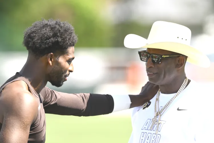 Deion Sanders pays son, Browns a visit